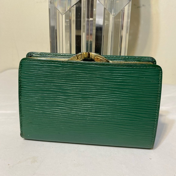 Louis Vuitton Textured Green Card Holder - Picture 2 of 13